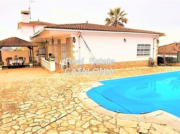 Villa con balcone in vendita a Avinguda Rafael Albertí