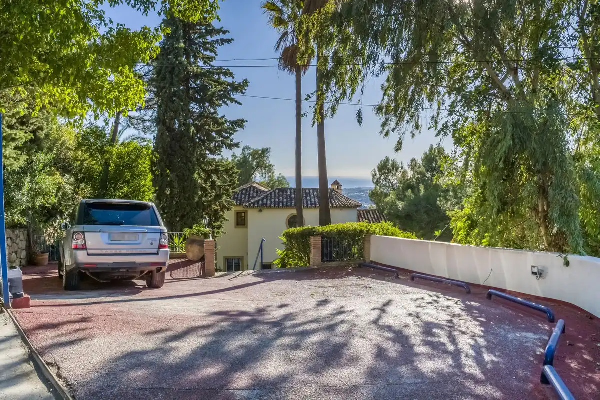 Vista exterior de Casa o chalet en venta en Marbella con Terraza y Piscina