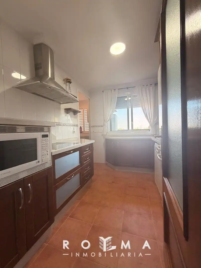 Cocina de Piso de alquiler en Dos Hermanas con Aire acondicionado, Calefacción y Jardín privado