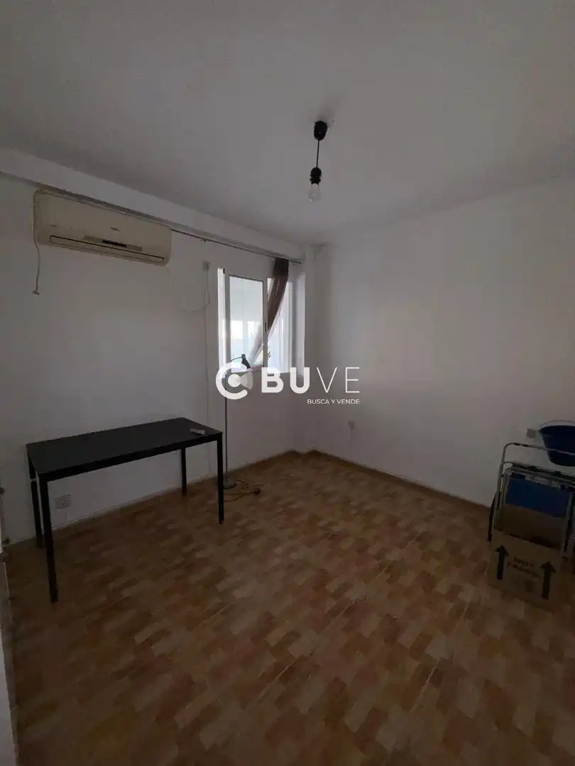Bedroom of Flat for sale in Sevilla  with Air Conditioner and Storage room