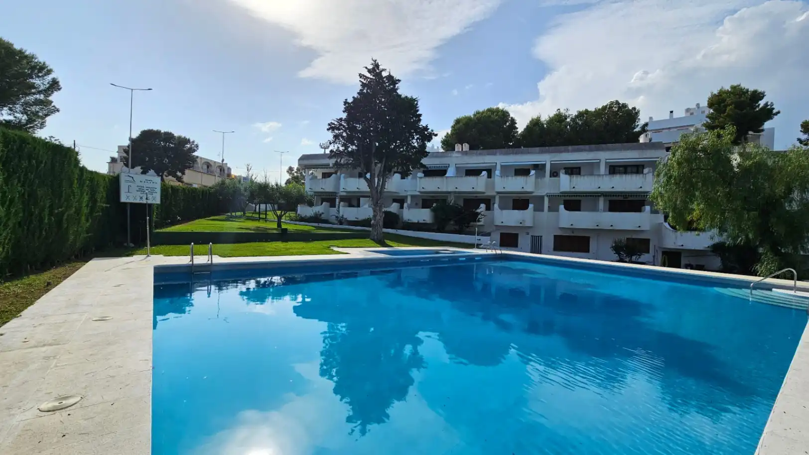 Schwimmbecken von Wohnungen zum Verkauf in Alcalà de Xivert mit Klimaanlage, Heizung und Privatgarten