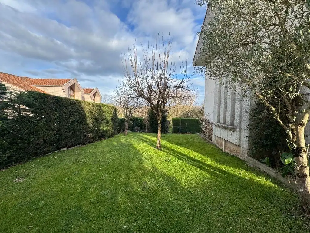 Jardí de Casa o xalet en venda en Torrelavega  amb Calefacció, Jardí privat i Traster