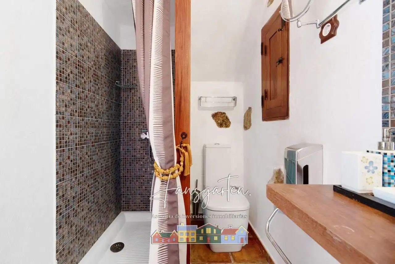 Bany de Finca rústica en venda en Tejeda amb Aire condicionat i Jardí privat