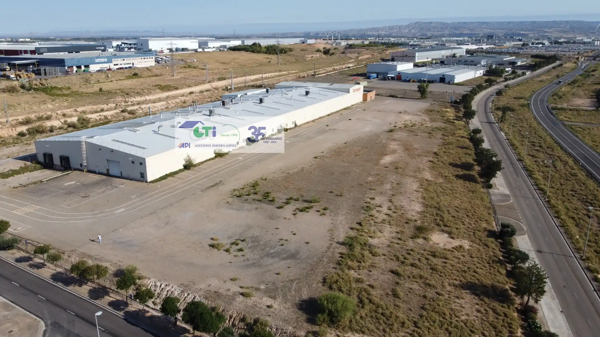 Vista exterior de Nave industrial de alquiler en Pedrola