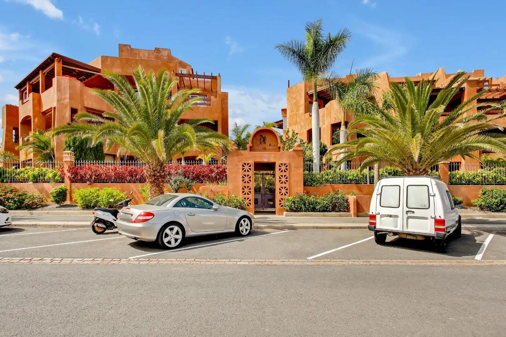 Vista exterior de Apartamento de alquiler en Arona con Terraza, Amueblado y Piscina comunitaria