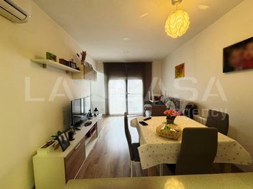 Piso con balcón en venta en Hostal
