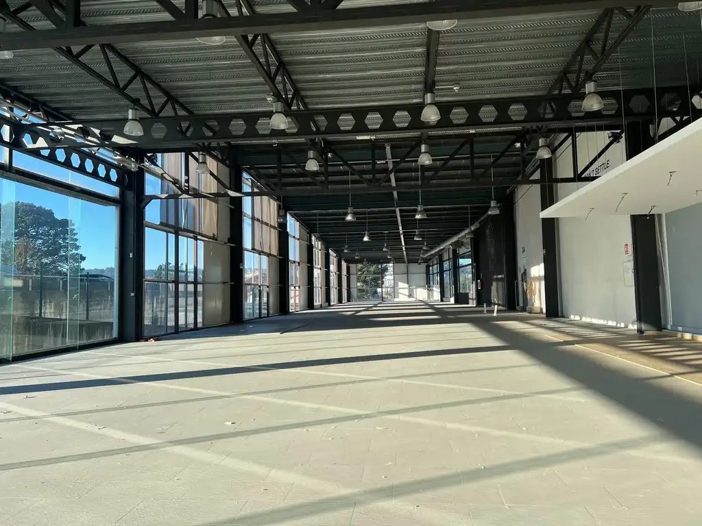 Nave industrial de alquiler en Oleiros con Calefacción