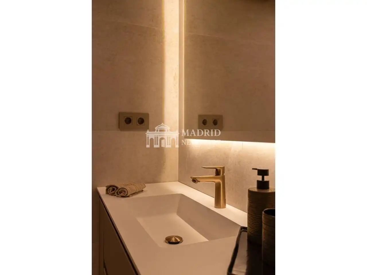 Bathroom of Flat for rent in Madrid  with Air Conditioner, Heating and Terrace