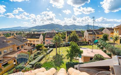 Vista exterior de Casa adosada en venda en Cártama amb Aire condicionat, Calefacció i Jardí privat