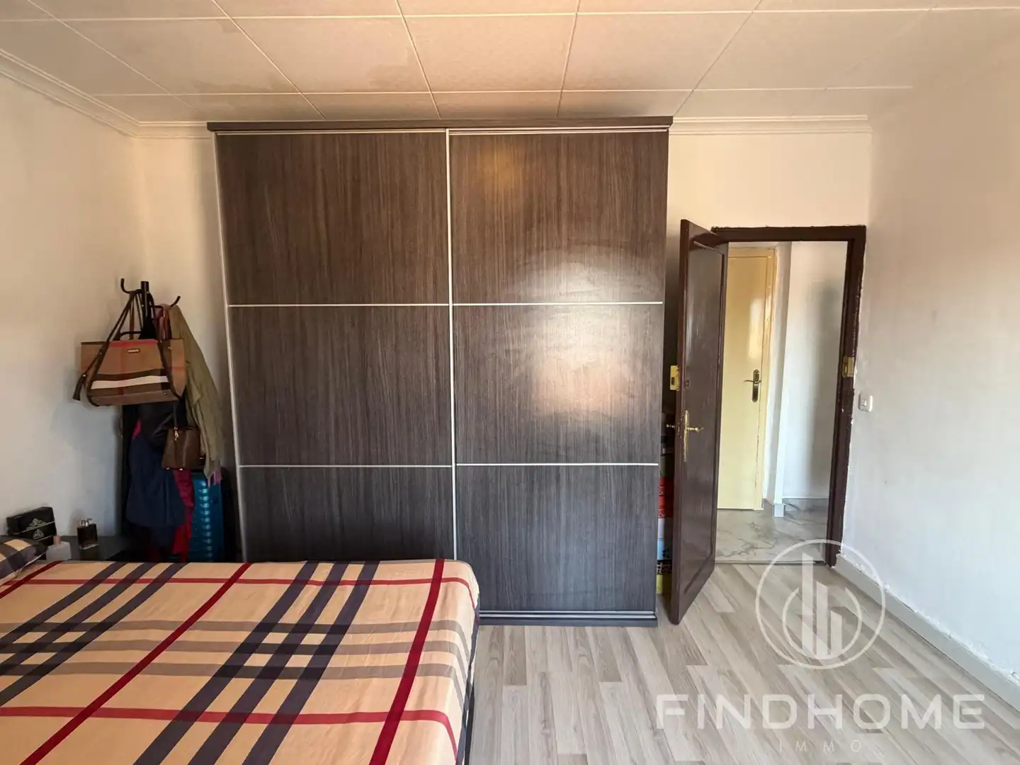 Habitación de Casa adosada en venta en Olot con Calefacción y Trastero