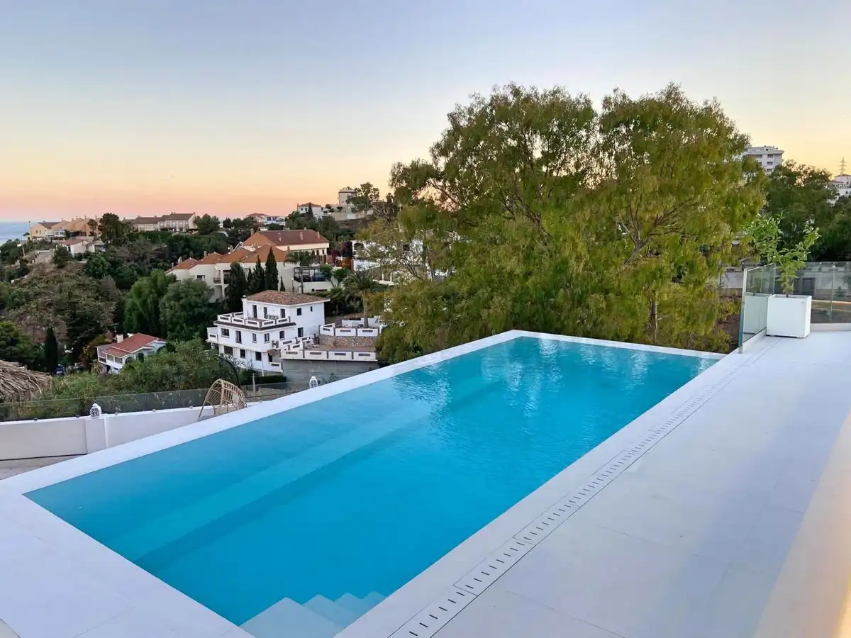 Swimming pool of Houses for sale in Fuengirola  with Air Conditioner, Terrace and Furnished