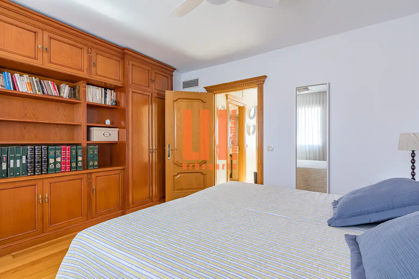 Habitación de Casa adosada en venta en Madrid con Aire acondicionado, Calefacción y Jardín privado