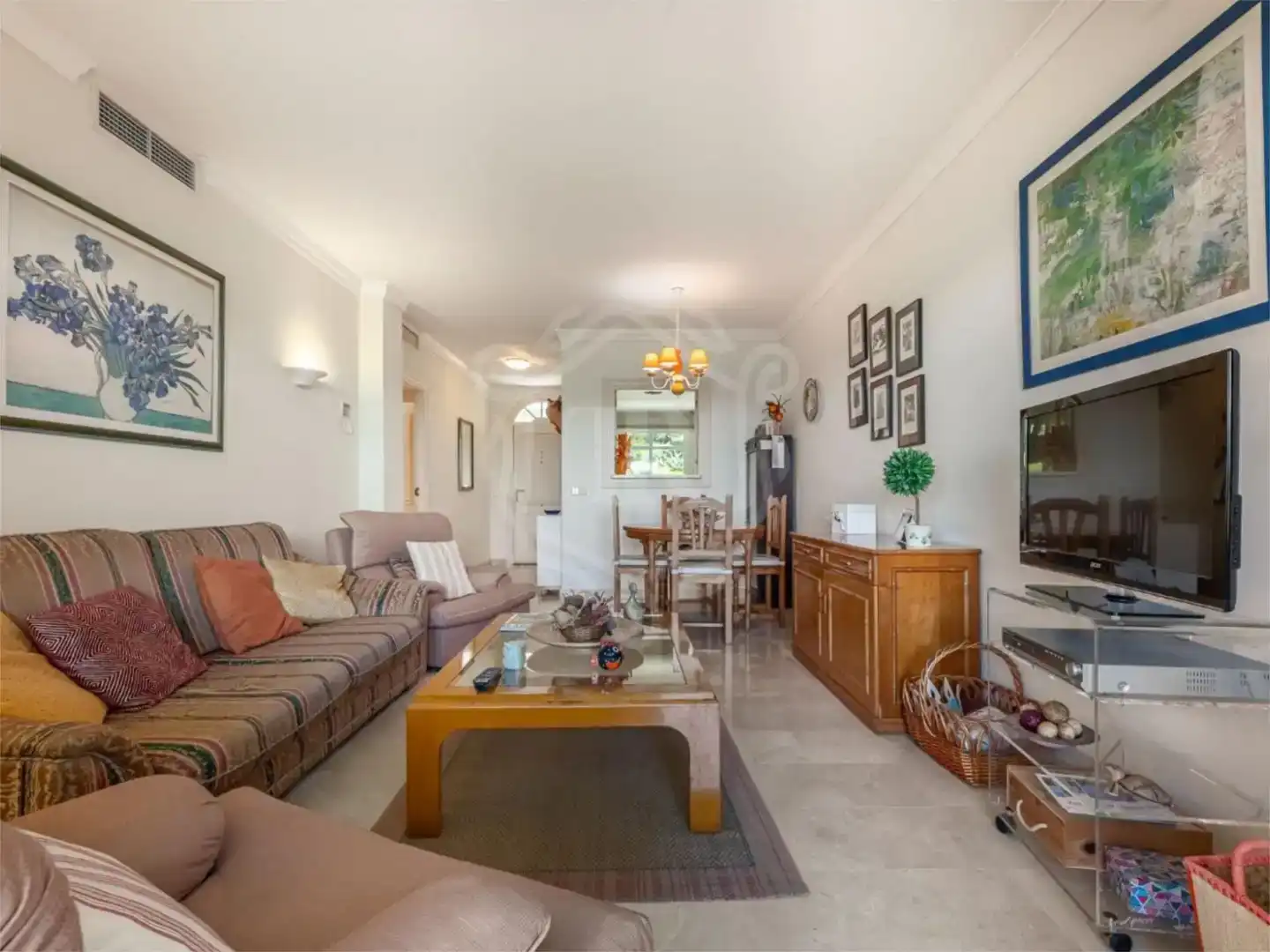 Sala de estar de Apartamento en venta en Marbella con Aire acondicionado y Piscina