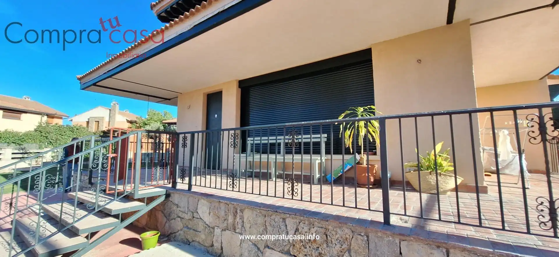 Vista exterior de Casa o xalet en venda en La Lastrilla  amb Calefacció, Jardí privat i Terrassa