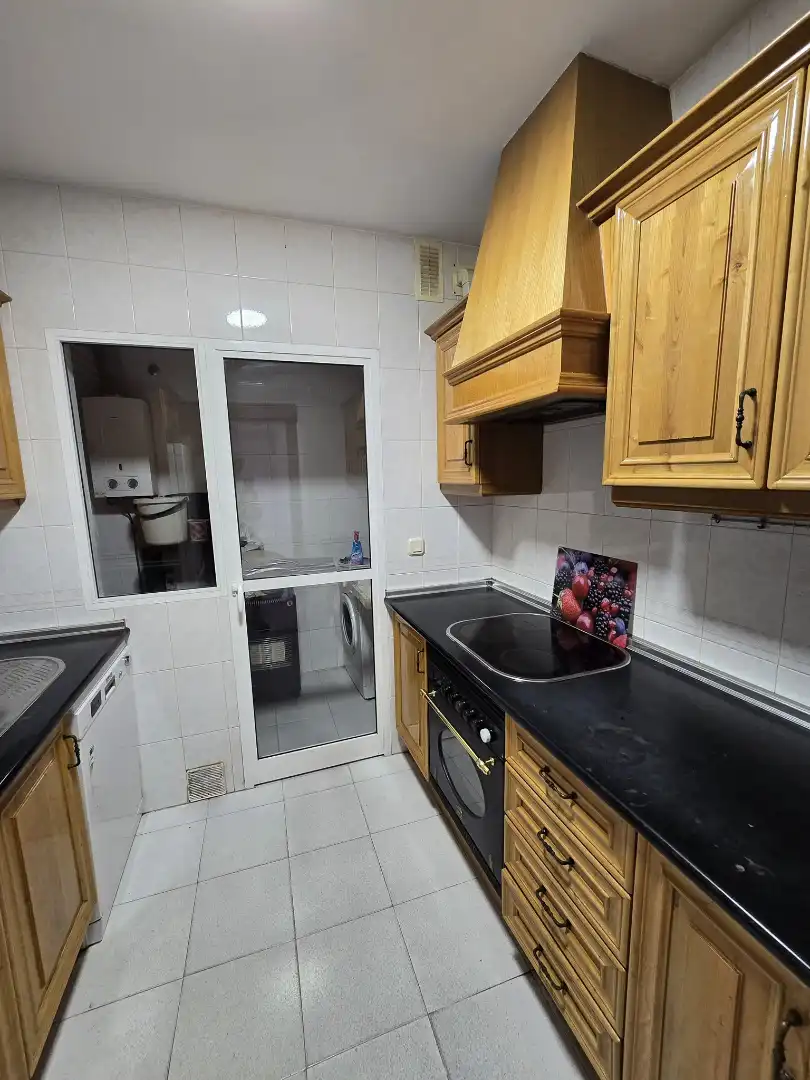 Küche von Wohnung zum Verkauf in Fuengirola mit Klimaanlage, Terrasse und Möbliert