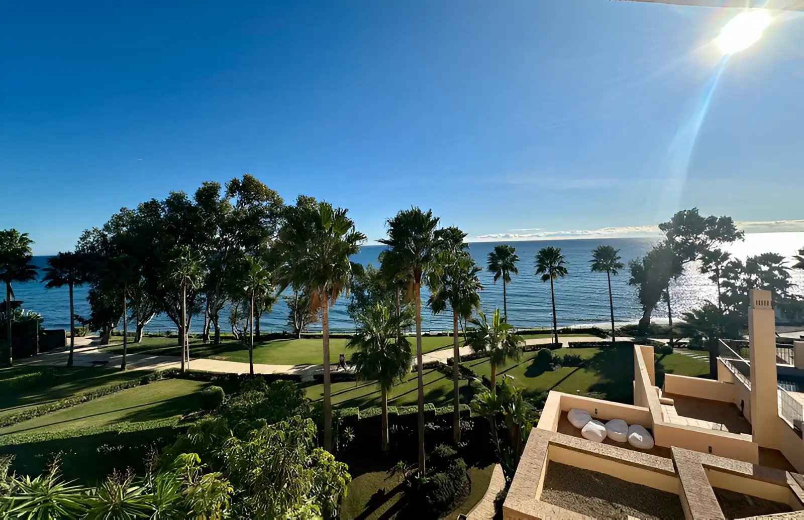 Apartment with pool for sale in Estepona Pueblo