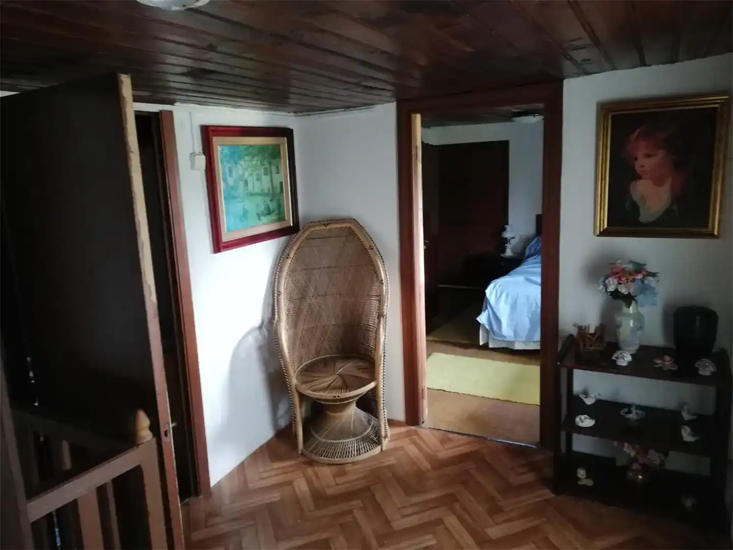 Sala d'estar de Casa adosada en venda en Valle de Manzanedo amb Balcó
