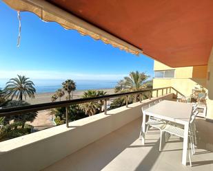 Vista exterior de Apartament de lloguer en Estepona amb Terrassa i Moblat