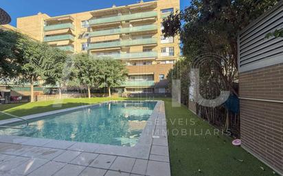 Swimming pool of Flat for sale in Sabadell  with Air Conditioner, Heating and Private garden