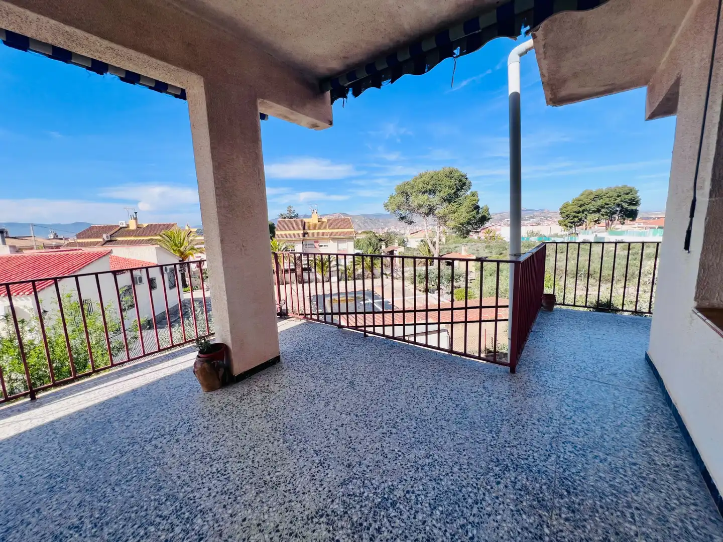 Vista exterior de Casa o xalet en venda en Petrer amb Aire condicionat, Jardí privat i Terrassa