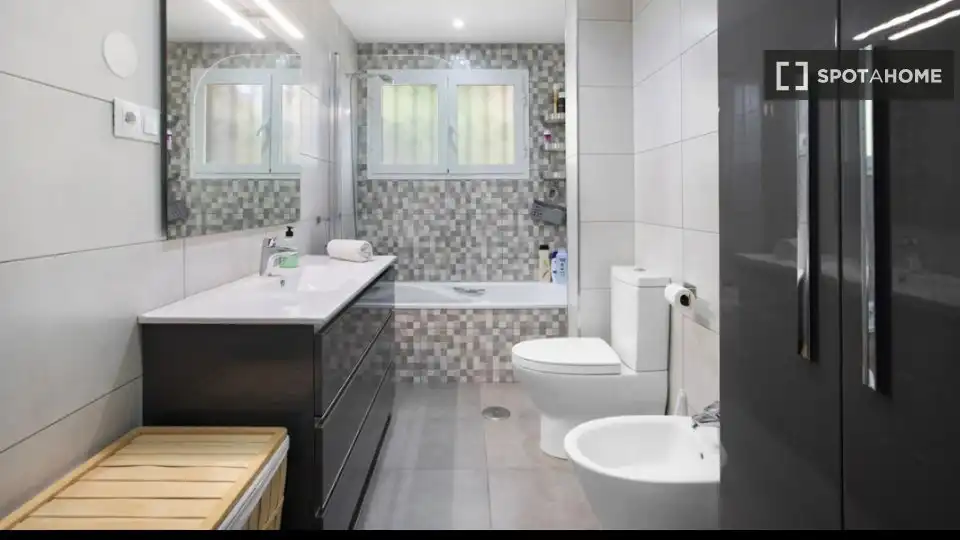 Bany de Apartament per a compartir en Torremolinos amb Aire condicionat, Terrassa i Moblat