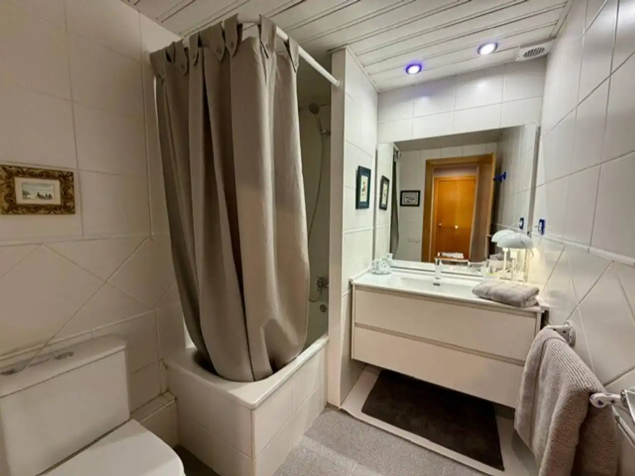 Baño de Piso de alquiler en Sabadell con Aire acondicionado, Calefacción y Parquet