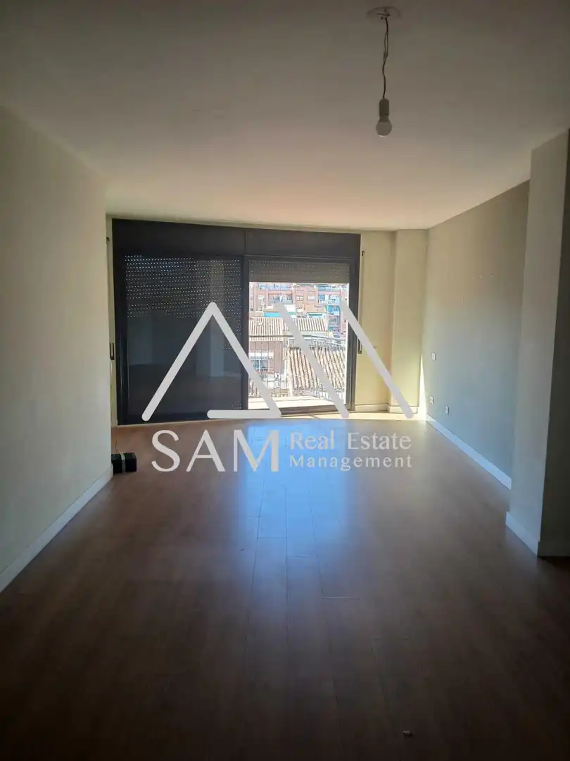 Vista exterior de Piso en venta en Badalona con Balcón
