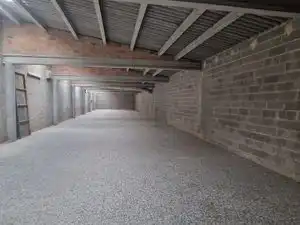 Parkplatz von Fabrikhallen zum Verkauf in Santa Maria d'Oló mit Alarm