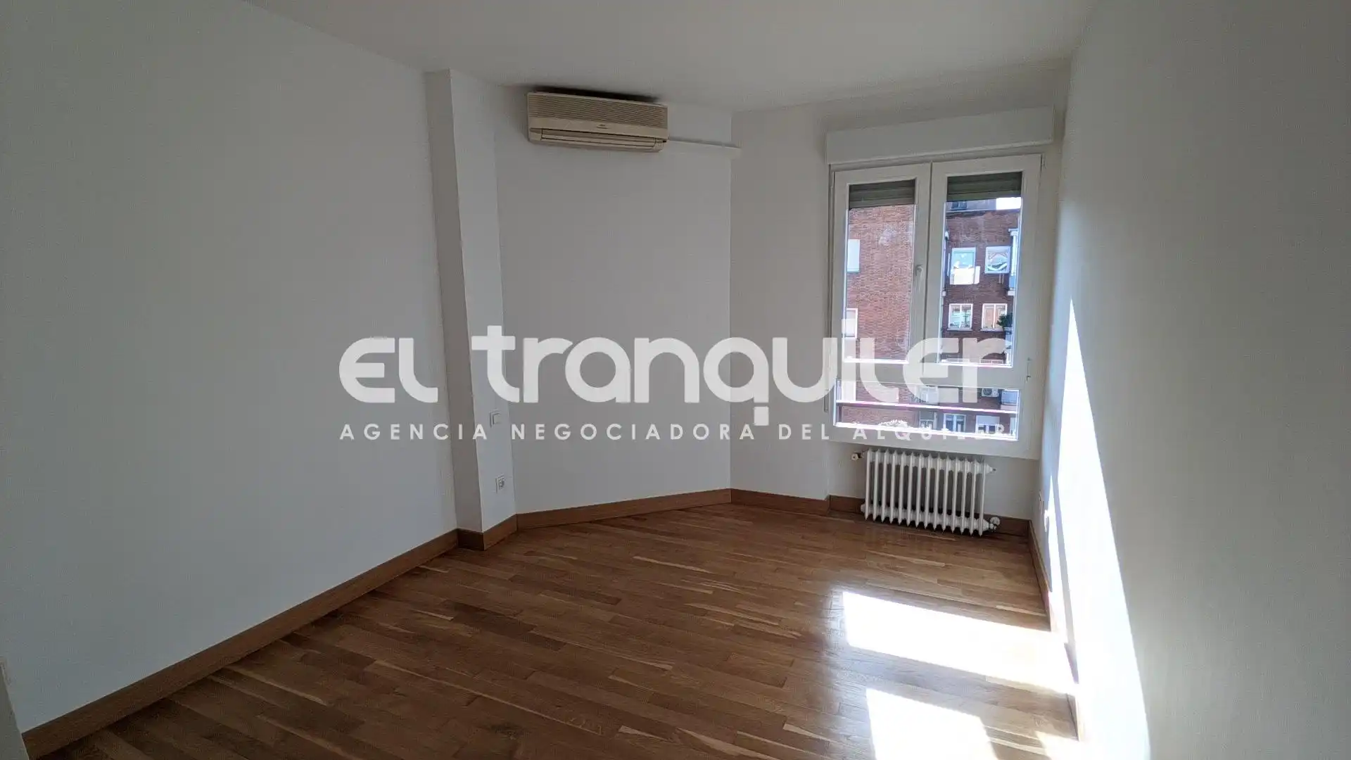 Wohnzimmer von Wohnung zum Verkauf in Madrid mit Klimaanlage, Parkett und Terrasse