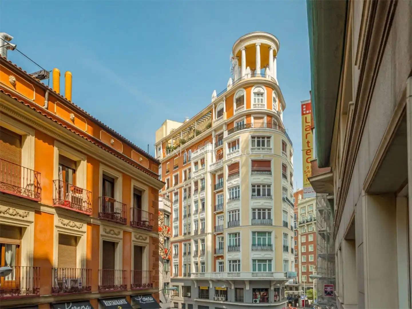Vista exterior de Piso en venta en Madrid con Balcón