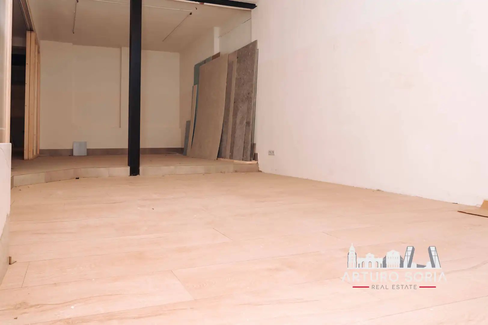 Local comercial en alquiler en Calle Miguel de la Iglesia, imagen 2