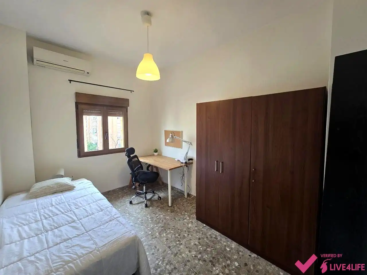 Bedroom of Flat for rent in Sevilla  with Air Conditioner, Terrace and Furnished