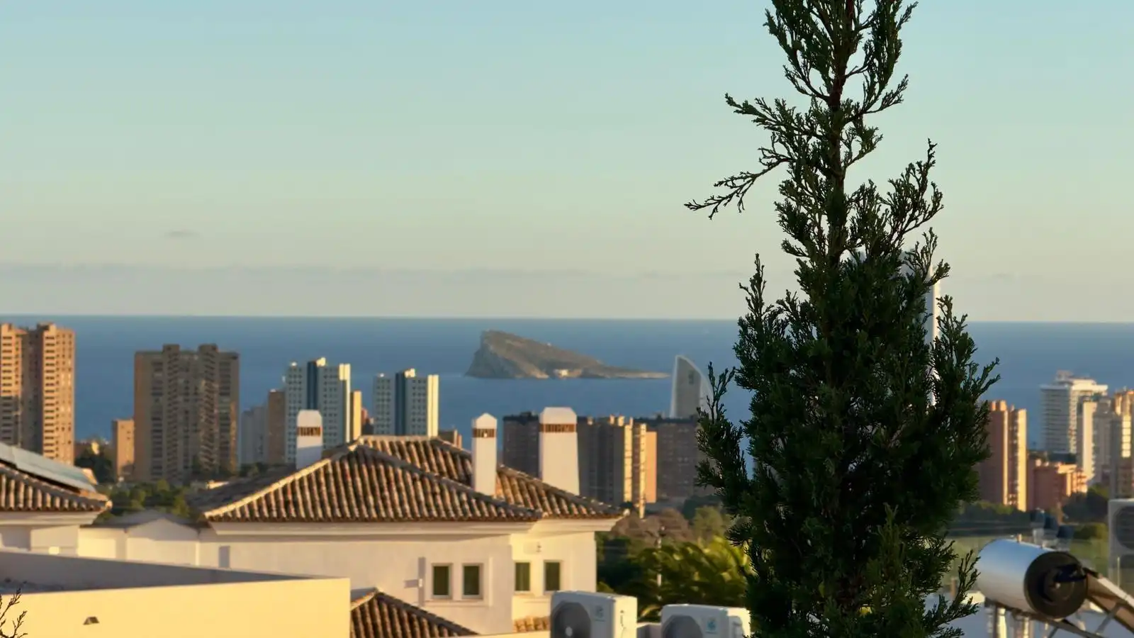 Vista exterior de Casa o chalet de alquiler en Finestrat con Aire acondicionado, Calefacción y Jardín privado
