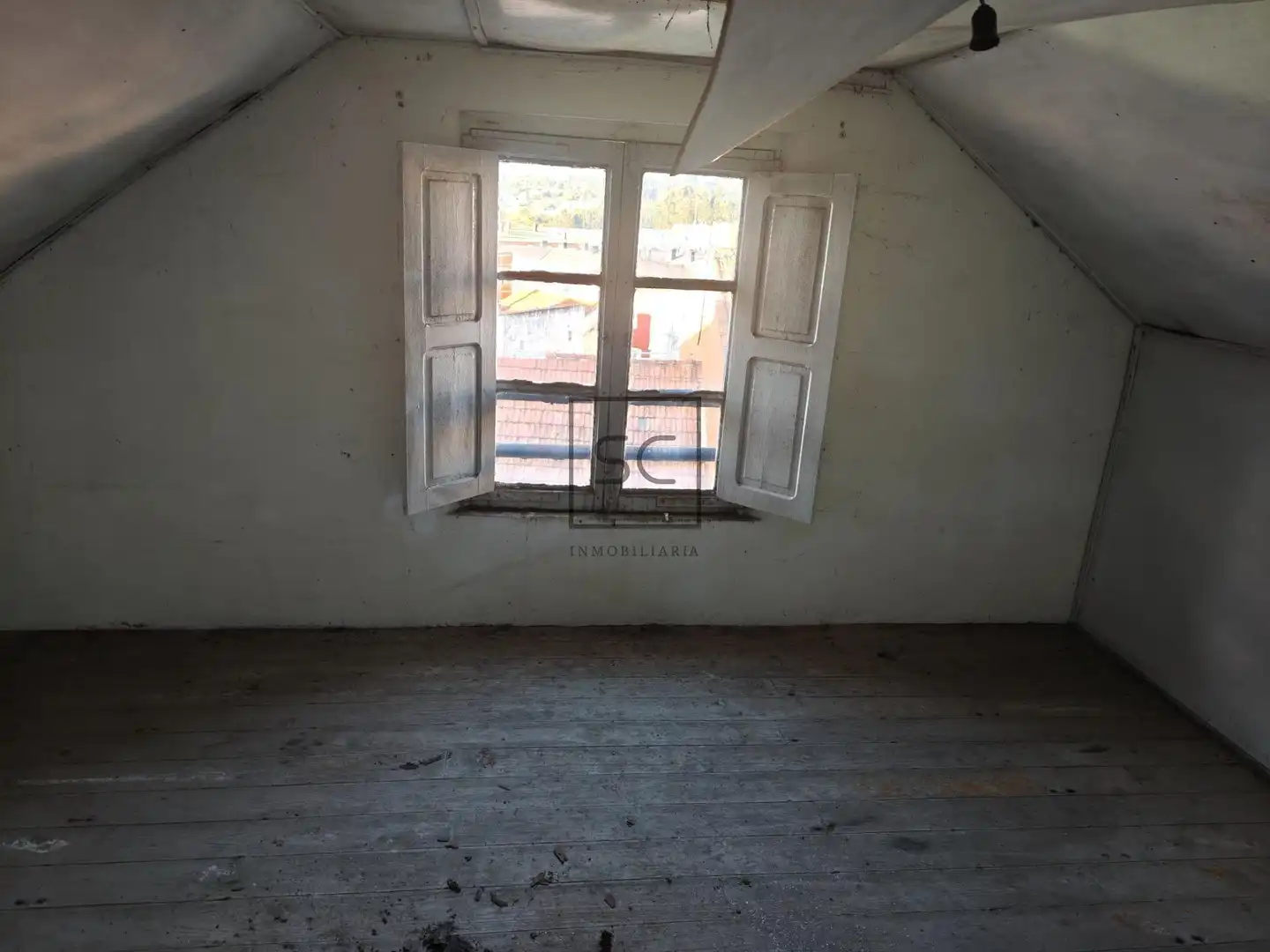 Maisonette zum Verkauf in Miño mit Terrasse, Abstellraum und Balkon