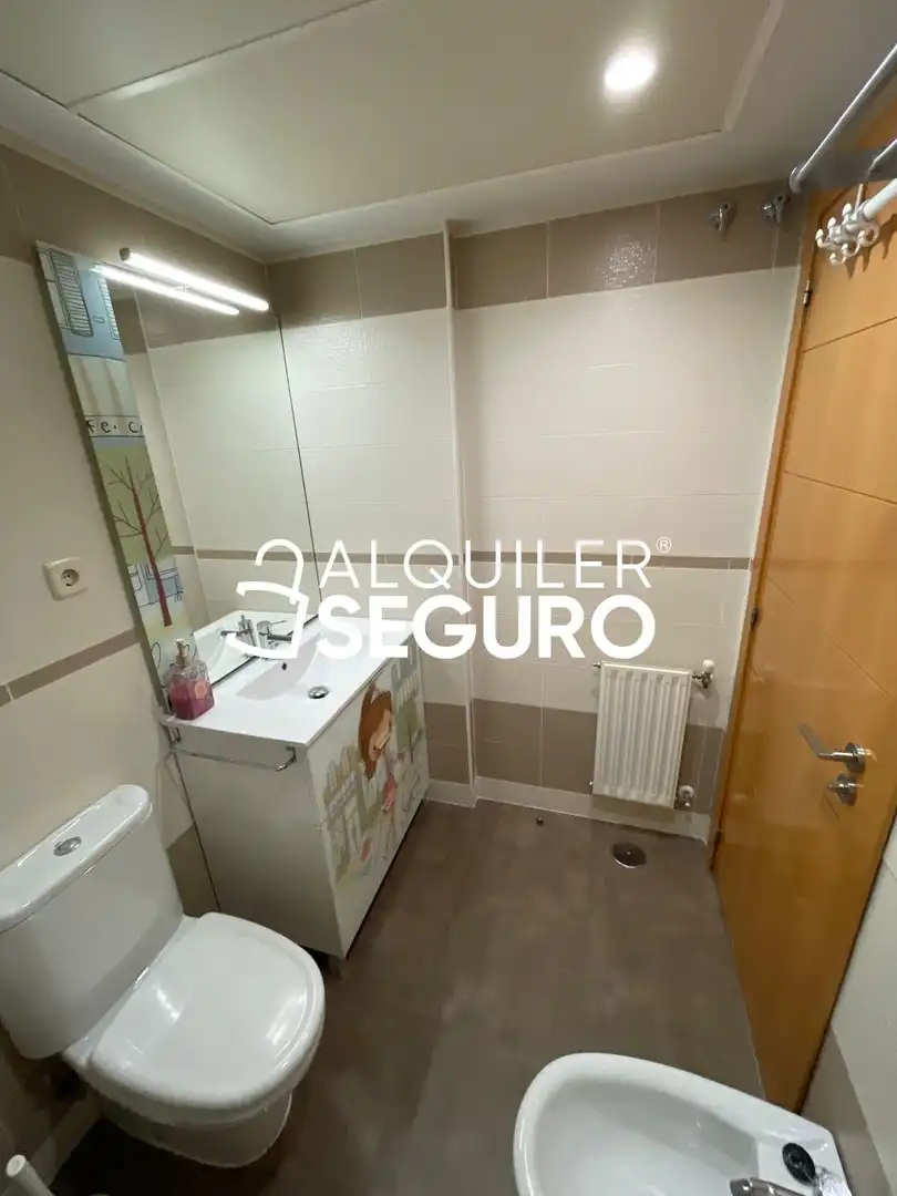 Flat for rent in Madrid  with Air Conditioner, Heating and Storage room