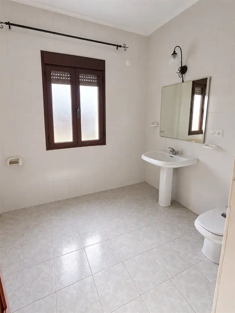 Bany de Casa o xalet en venda en La Carlota amb Aire condicionat