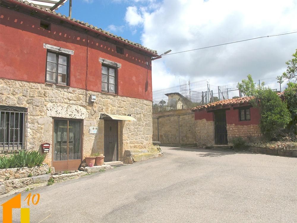 Vista exterior de Casa o xalet en venda en Hacinas amb Calefacció, Traster i Alarma