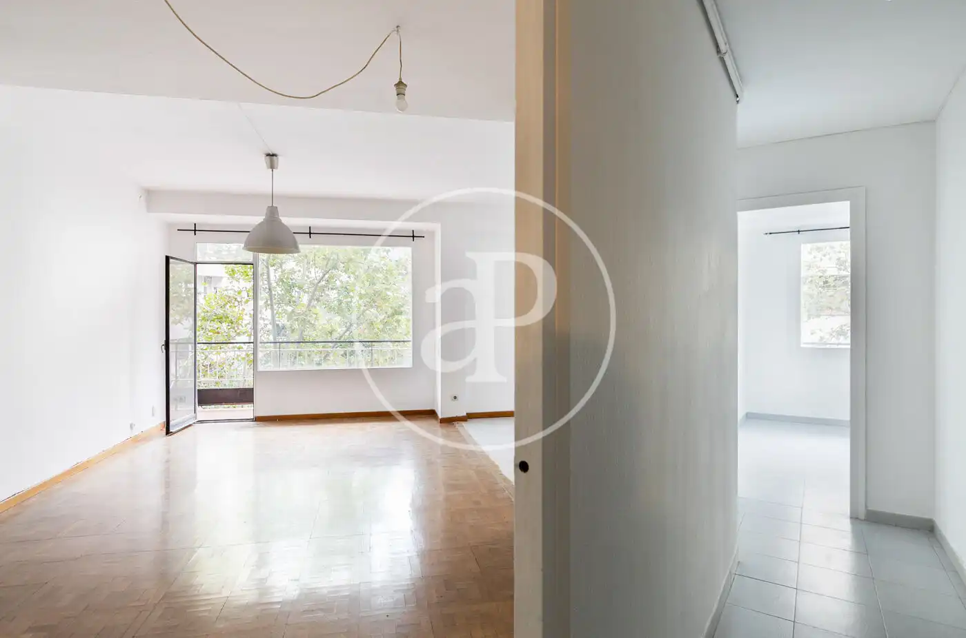 Piso en venta en Barcelona con Calefacción, Terraza y Balcón