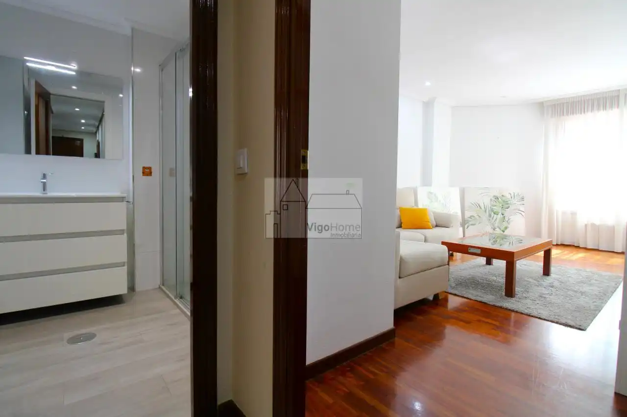 Living room of Flat for rent in Vigo   with Heating, Parquet flooring and Storage room