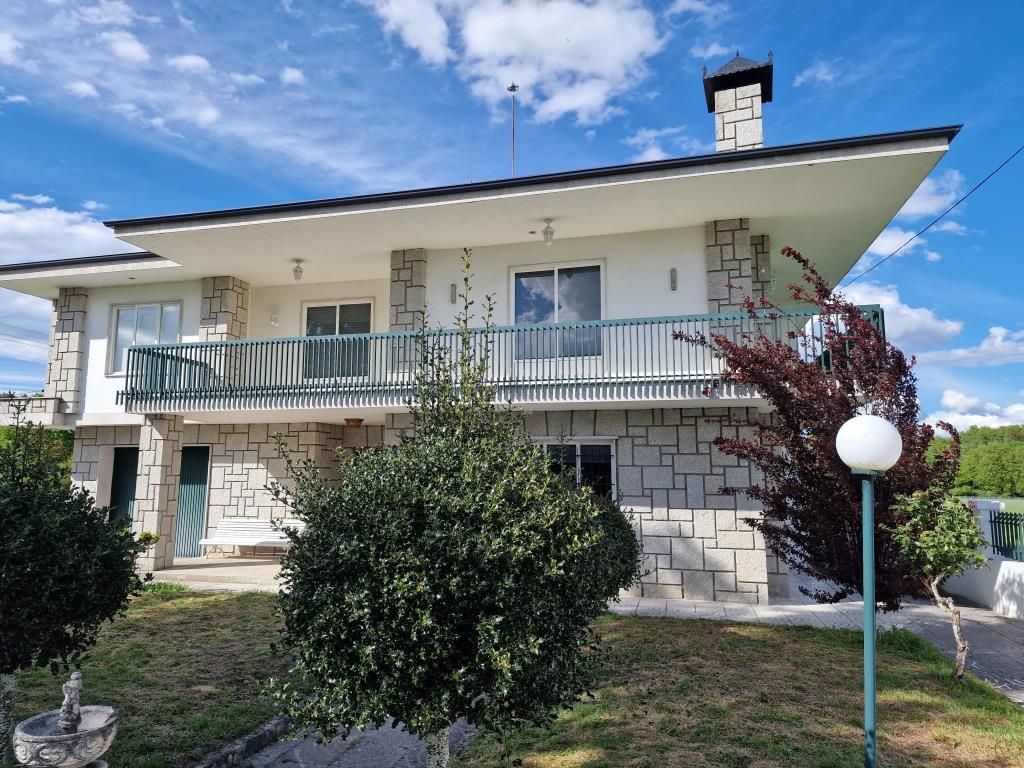 Vista exterior de Casa o xalet en venda en Sandiás amb Jardí privat i Terrassa