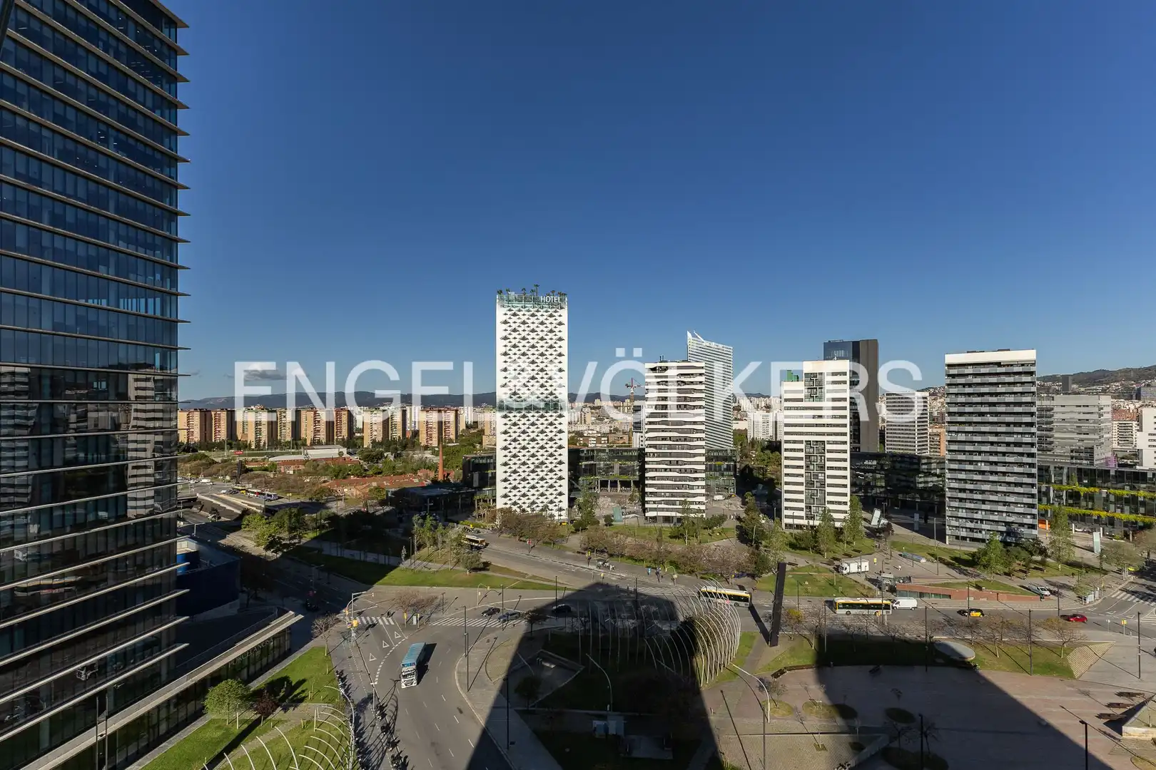 Vista exterior de Pis en venda en L'Hospitalet de Llobregat amb Aire condicionat, Calefacció i Parquet