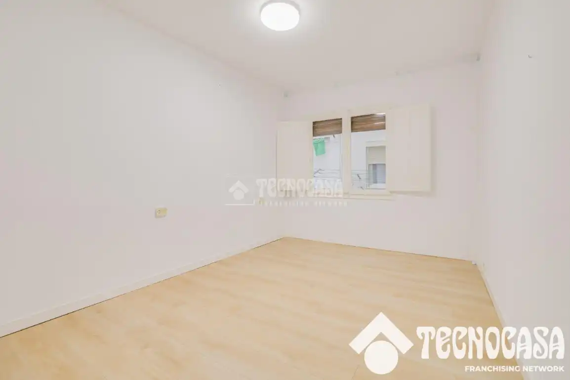 Schlafzimmer von Wohnung zum Verkauf in Mataró mit Klimaanlage, Balkon und Alarm