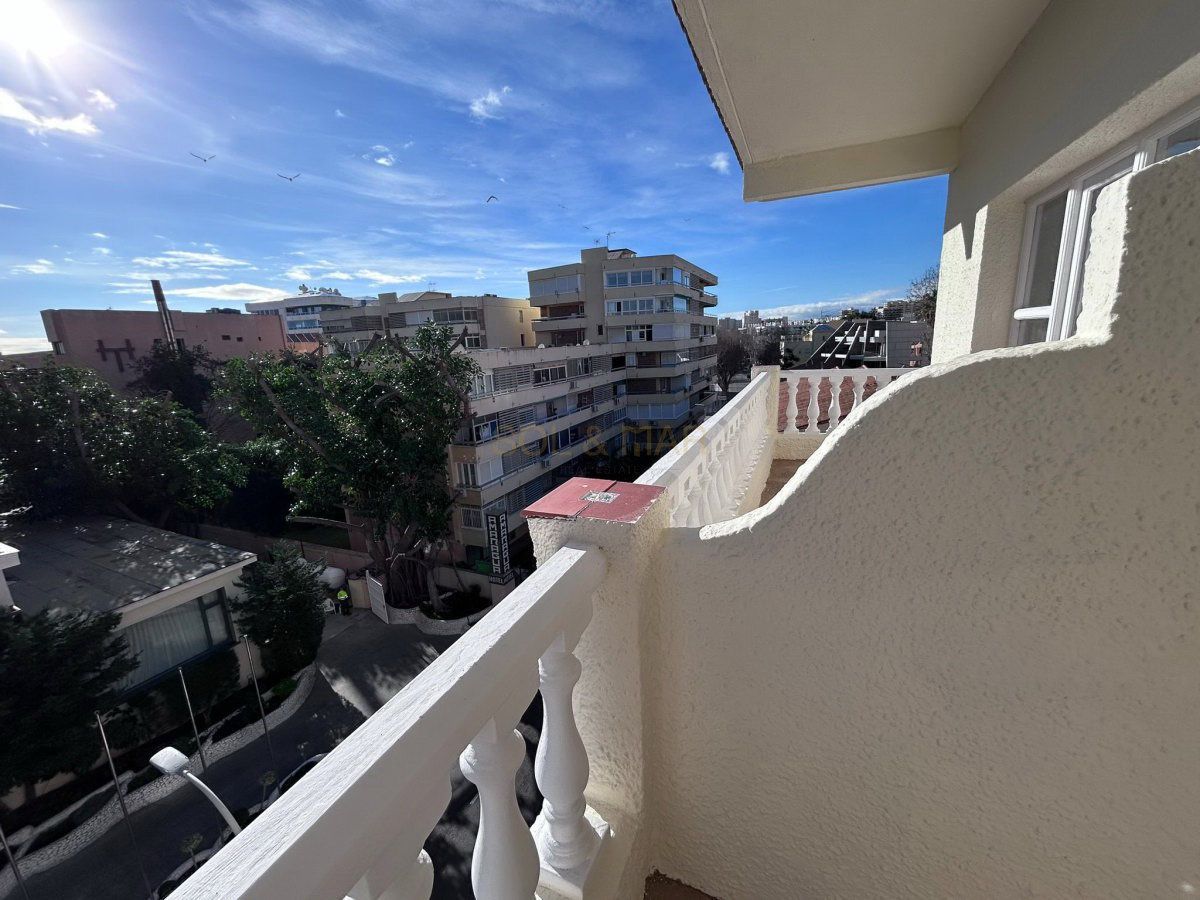 Vista exterior de Estudi en venda en Torremolinos amb Aire condicionat, Calefacció i Terrassa