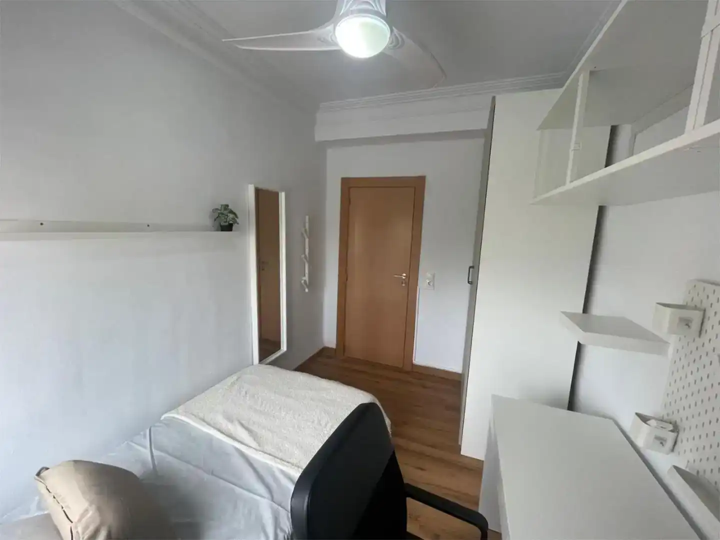 Schlafzimmer von Wohnung zur Miete in  Valencia Capital