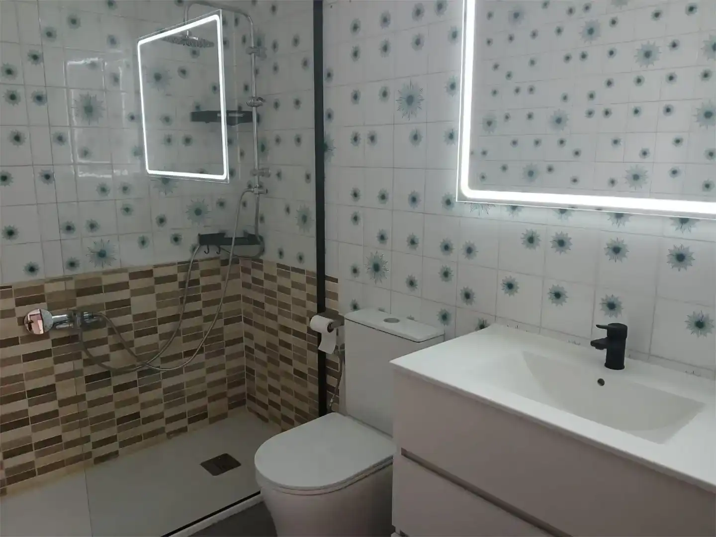 Bathroom of Study for rent in Vallada  with Air Conditioner, Furnished and Balcony