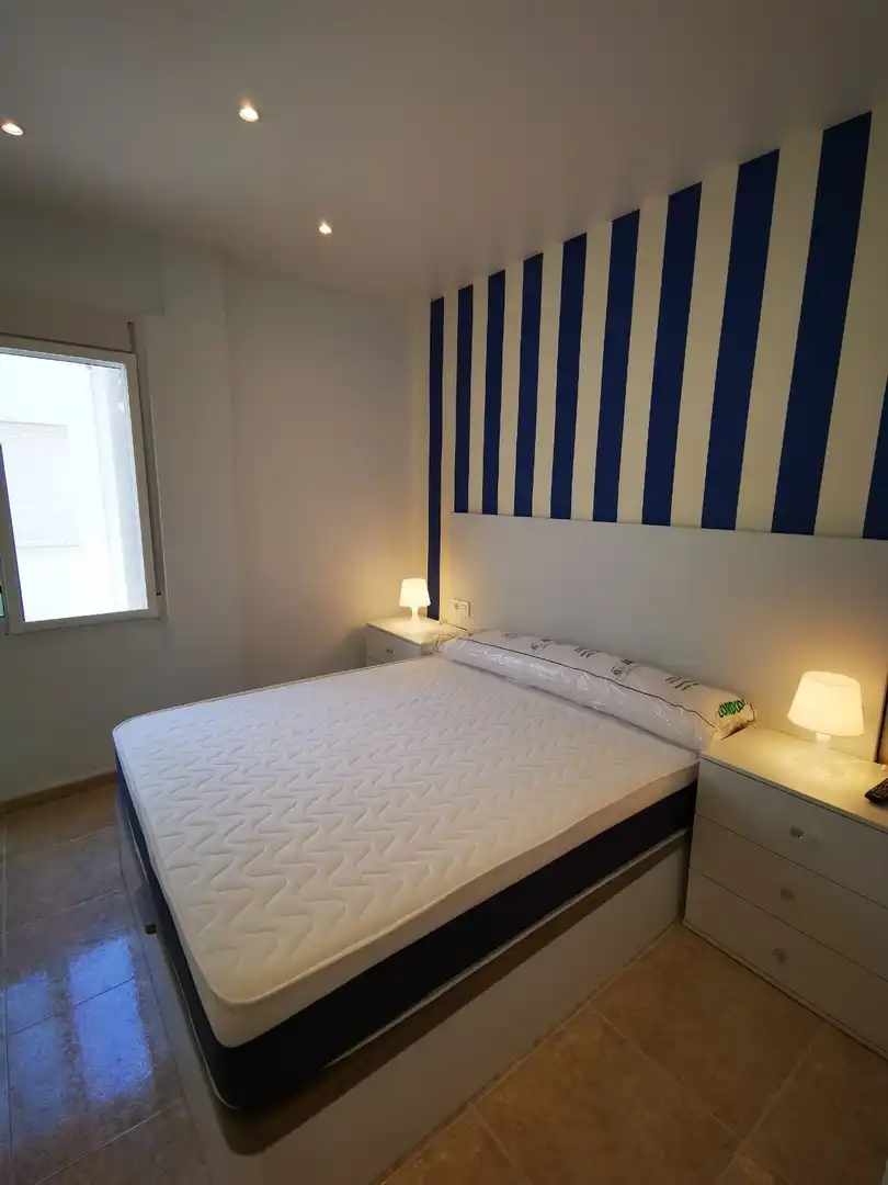 Dormitori de Àtic de lloguer en Torrevieja amb Aire condicionat, Calefacció i Terrassa