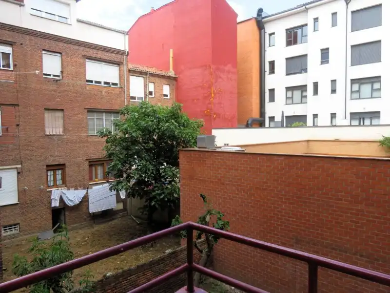 Exterior view of Flat for sale in León Capital   with Heating and Private garden