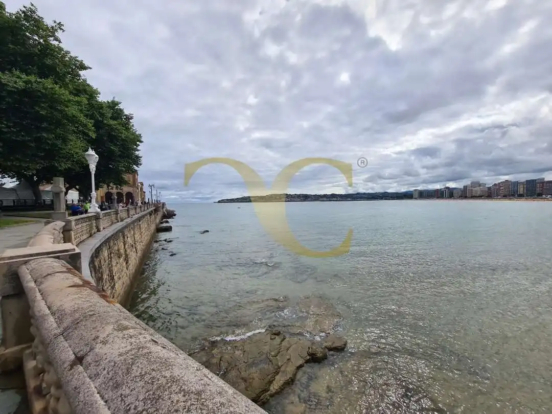Vista exterior de Edificio en venta en Gijón 