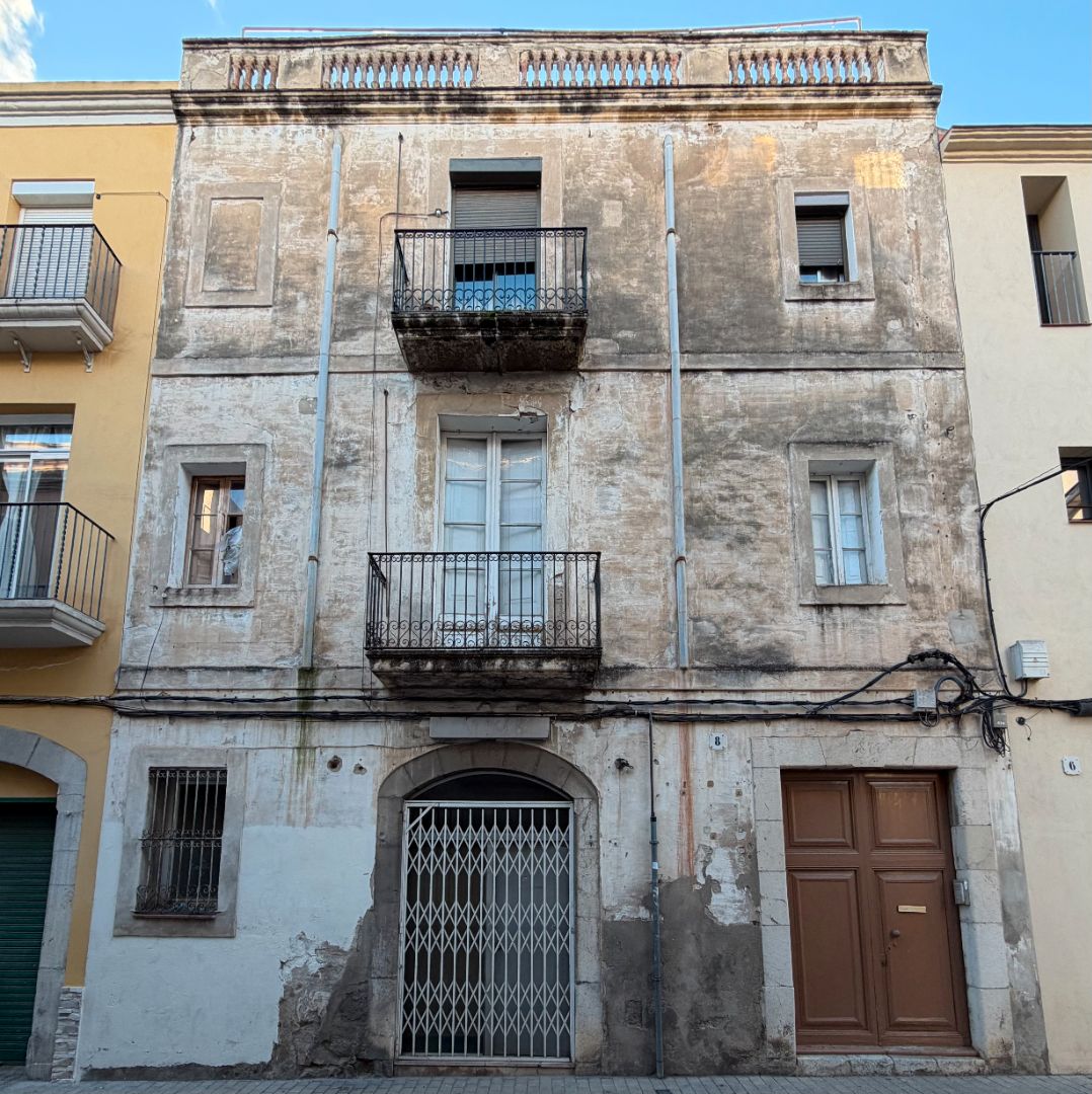 Vista exterior de Edificio en venta en Vilanova i la Geltrú