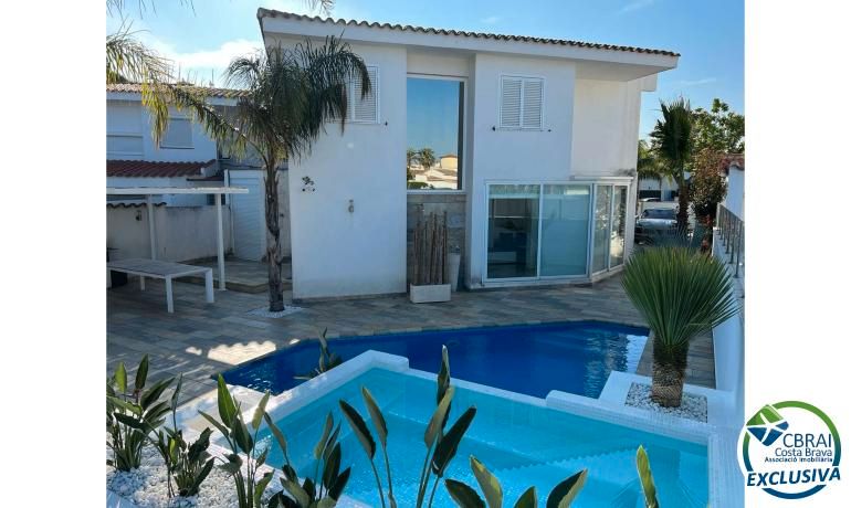 Casa o xalet en venda a Carrer Falconera, 24, Cap Ras - Creus - Falconera